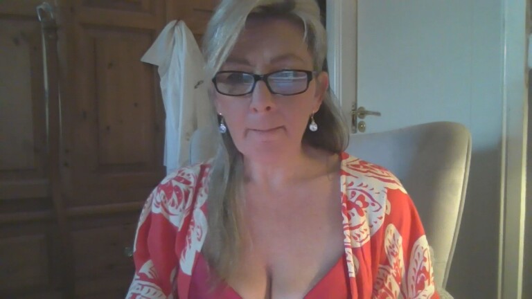 ROXIE34DD's Streamate show and profile