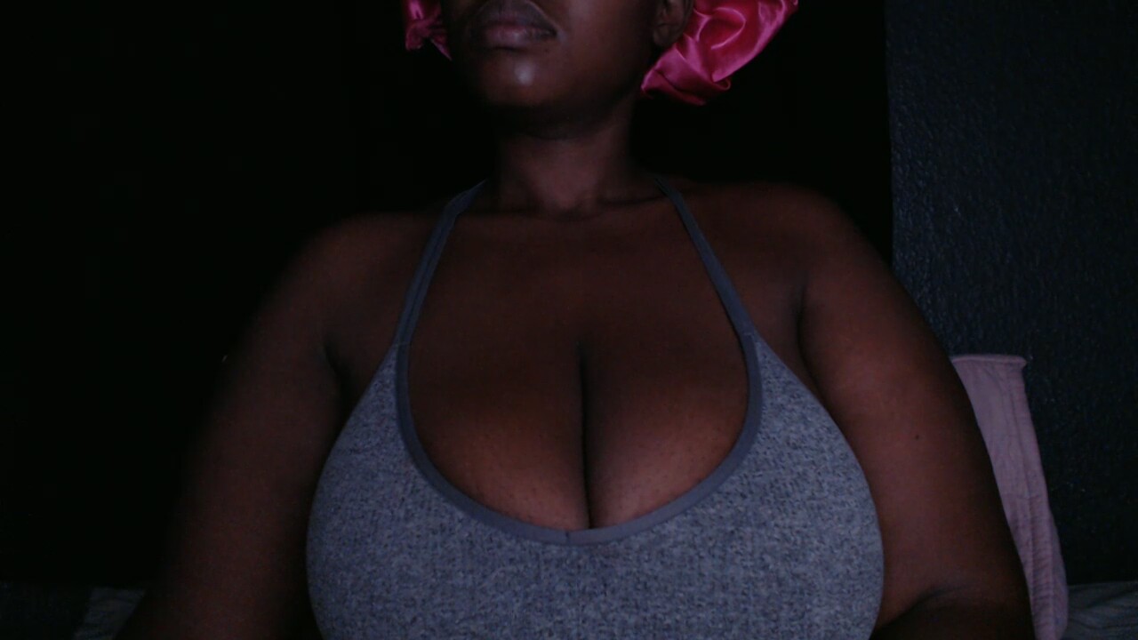 BigBoobsBitchxx