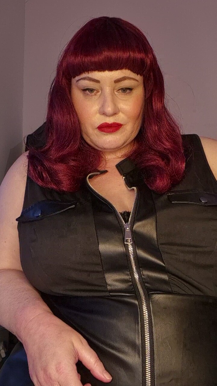 TheDevineMissDeviant